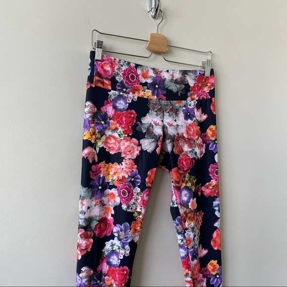 ONZIE- Floral Leggings (Medium/Large) - Picture 4 of 10